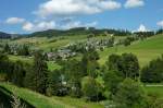 Blick auf Todtnauberg, einem ber 1000m hoch gelegenen Ortsteil von Todtnau im Schwarzwald, Aug.2011