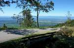 Blick vom 1165m hohen Hochblauen im Sdschwarzwald in die Rheinebene und zu den Vogesen im Hintergrund, Sept.2011