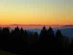 Blick vom Lindenberg bei St.Peter/Schwarzwald über die nebelgefüllte Rheinebene zu den Vogesen beim Sonnenuntergang, Dez.2013