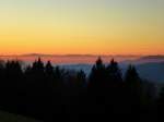 Blick vom Lindenberg bei St.Peter/Schwarzwald ber die nebelgefllte Rheinebene zu den Vogesen beim Sonnenuntergang, Dez.2013