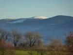 Tele-Blick (ca.30Km), vom Marchhgel in der Rheinebene zum hchsten Schwarzwaldgipfel, dem 1492m hohen Feldberg, Feb.2014