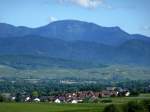 Teleblick vom Tuniberg bei Opfingen ber die Rheinebene zum 1414m hohen Belchen im Schwarzwald, Mai 2014