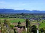 Blick von Landeck nach Freiburg mit den Schwarzwaldbergen im Hintergrund, April 2015