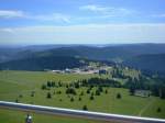 Feldberg, Blick vom Feldbergturm in stliche Richtung, unterhalb das Hotel  Feldberger Hof , Juli 2010