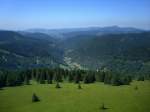 Feldberg, Blick Richtung Sd-West ins Wiesental, rechts am Horizont der 1414m hohe Belchen, Juli 2015