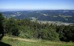 Blick vom 907m hohen Hörnleberg im mittleren Schwarzwald ins Elztal, am Horizont die Vogesen, Juni 2019