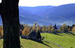 St.Peter/Schwarzwald, Blick vom Lindenberg über die Wallfahrtskapelle ins Dreisamtal, Nov.2018 