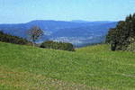 Schwarzwald, Blick von Biederbach im mittleren Schwarzwald ins Kinzigtal mit der Ortschaft Fischerbach, Sept. 2018