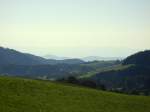 Aussicht von St. Peter aufs Glottertal im Sommer 2007. Ungefhr etwas weiter links der Mitte zu sehen ist der Totenkopf (Kaiserstuhl)  (557 m) und dahinter sind die Vogesen noch schwach zu erkennen