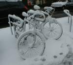 Fahrräder als Kunstwerke - der Winter als Künstler.