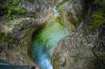 Almbach in der Almbachklamm von oben nach unten gesehen.