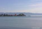 Halbinsel Wasserburg vom  Paradies  aus gesehen (liegt auf dem Weg zwischen Wasserburg und dem Nachbarort Nonnenhorn) mit österreichischen Bergen im Hintergrund (Bodensee - Ostern 2004)