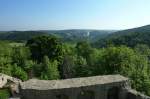 Blick von der Burgruine Lichtenberg auf die Landschaft im Frankenwald, im Hintergrund der Ort Blankenstein, Mai 2012