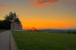 Wallfahrtskirche Mhlberg bei Waging im Sonnenuntergang