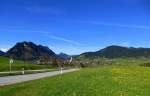 Blick von Osten auf den Ort Pfronten im Ostallgu und die Alpen, April 2014