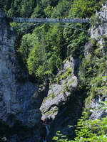 Die Marienbrücke über einer Schlucht. (Hohenschwangau, Juli 2017)