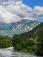 Blick über den Lech in die Berge.