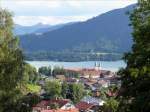 Blick auf den Tegernsee mit dem ehemaligen Benediktiner-Kloster (heute Schloss) von Nordosten; 25.07.2010
