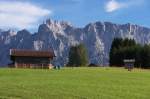 Blick ber die Schmalenseehhe bei Mittenwald zum Karwendelgebirge.