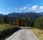 Abwärts....Nach unserer Wanderung zum Wildensee und zum Ehrenmal der Gebirgsjäger bei Mittenwald ging es langsam wieder in Richtung Klais und Am Quicken.