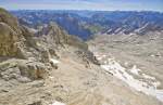 Blick von Zugspitze auf das Schneefemereck. Aufnahme: Juli 2008.