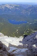 Eibsee vom Schneefernerhaus bei Zugspitze aus gesehen.