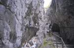 Höllentalklamm - An der Höllentaleingangshütte verzweigen verschiedene Steige, die in Richtung Zugspitze, Osterfelderkopf und Alpspitze oder auf weitere anspruchsvolle Ziele des