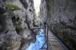 Höllentalklamm südlich von Garmisch-Partenkirchen - spektakuläre Wasserstrudel und Felsstrukturen, die in den Alpen ihresgleichen suchen. Aufnahme: Juli 2008.