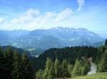 Rofeld-Hhenstrae von der Ahornkaser aus fotografiert mit Blick zum Untersberg im Hintergrund. 8/08