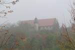 Die Bettenburg bei Hofheim im Novembernebel