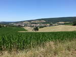 Aussicht auf den Ort Windshausen im Lkr. Rhön-Grabfeld (08.07.2018)