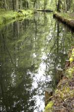 Der Kanal Kleine Kossa im Spreewald. Aufnahme: Juli 2006.