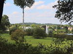 Blick vom Park des Schloss Babelsberg bis zum Schloss Belvedere auf dem Pfingstberg am 09. August 2017.