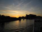 Sonnenuntergang am Berliner Hbf. , fotografiert von einem Schiff a.d. Spree