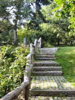 Weg im Britzer Garten, Berlin-Britz im Sommer 2007