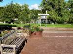 Warten auf die Parkeisenbahn, Britzer Garten im Sommer 2007, Berlin-Britz