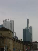Das Jürgen Ponto Hochhaus mit DB Keks und der Commerzbank Tower von Hbf aus fotografiert am 22.01.10
