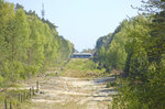 An der deutsch-polnischen Grenze auf Usedom (auf polnisch: Uznam). Im Hintergrund ist ein Zug der Usedomer Bäder Bahn zu sehen. Aufnahme: 6. Mai 2016.