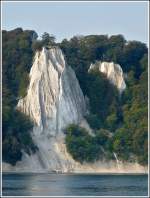 Der wohl bekannteste Kreidefelsen an der Ostseekste der Insel Rgen ist der Knigsstuhl (118 m).