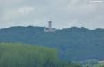 Den Wald überragend: Turm von Schloss Granitz, gesehen von der Reddevitzer Höft - Mönchgut auf Rügen (Mai 2011)