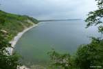 Blick von oben vom Nordperd (östlichster Punkt Rügens) hinüber die flache Küste des Mönchguts von Göhren über Baabe bis nach Sellin  (Rügen, Mai 2011)