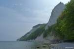 Schmaler Küstenstreifen unterhalb der Kreidefelsen an Rügens Nordostküste (Mai 2011)