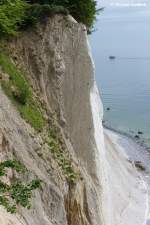 Steilküste an der Ostsee bei den Kreidefelsen nördlich von Sassnitz (Halbinsel Jasmund, Rügen, Mai 2011)
