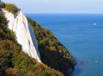 Der Königsstuhl in der Stubbenkammer, Blick von der Victoria-Sicht auf den 118 m über der Ostsee gelegenen höchsten Kreidefelsen Rügens im Nationalpark Jasmund.