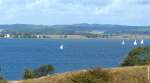 Blick von den Zicker Alpen hinunter auf die Hagensche Wiek und Reddevitzer Höft weiter über den Selliner See auf die Höhen der Granitz mit dem gleichnameigen Jagdschloss (Mönchgut, Rügen, September 2012)