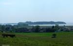 Blick oberhalb von Groß Zicker auf die gbegenüberliegende Halbinsel mit Klein Zicker, am Mittag nicht mehr im Dunst (Mönchgut - Rügen, Mai 2011)