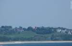 Blick vom Lotsenturm Thiessow auf die ev. Kirche von Göhren und den dortigen Südstrand (Mönchgut, Rügen, Mai 2011)