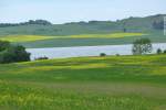 Ein Teil des Greifswalder Boddens trennt die Halbinsel Klein Zicker und die dahinter liegende Halbinsel bei Groß Zicker (Mönchgut, Rügen, Mai 2011)