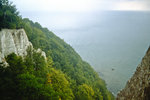 Blick auf die Ostsee vom Hochuferweg bei Königsstuhl auf Rügen.