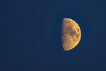 Der zunehmender Mond vom 02.08.2025 vor Rügen.